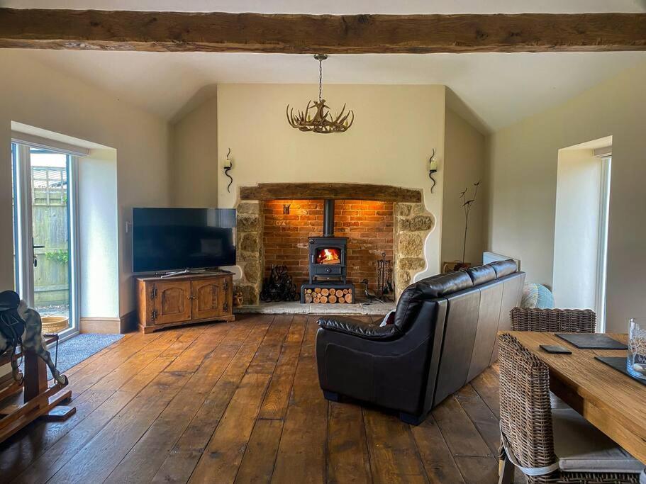 The Udderhouse - Udderly Unforgettable Retreat Villa Donyatt Bagian luar foto
